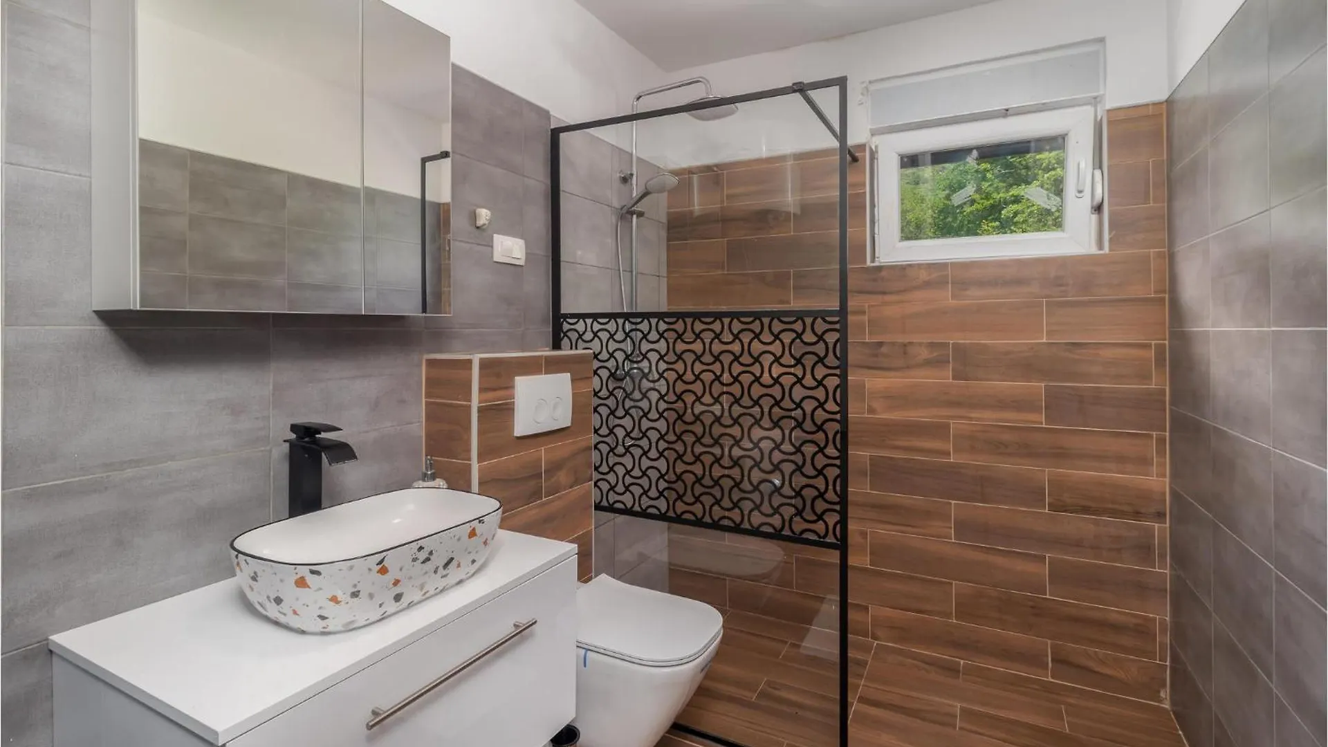 Awesome Home In Drivenik With Jacuzzi Croatia