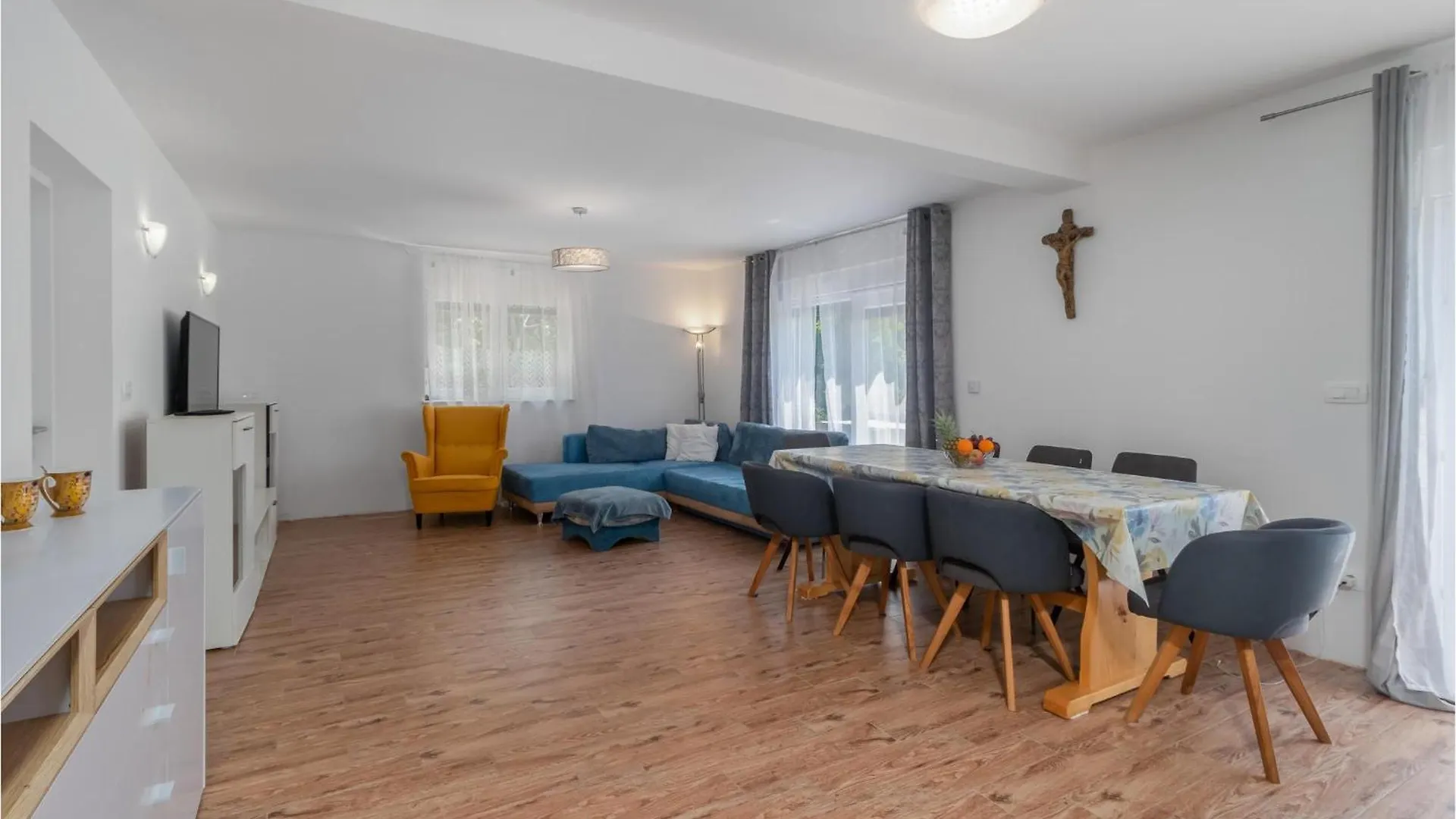 Awesome Home In Drivenik With Jacuzzi Holiday home