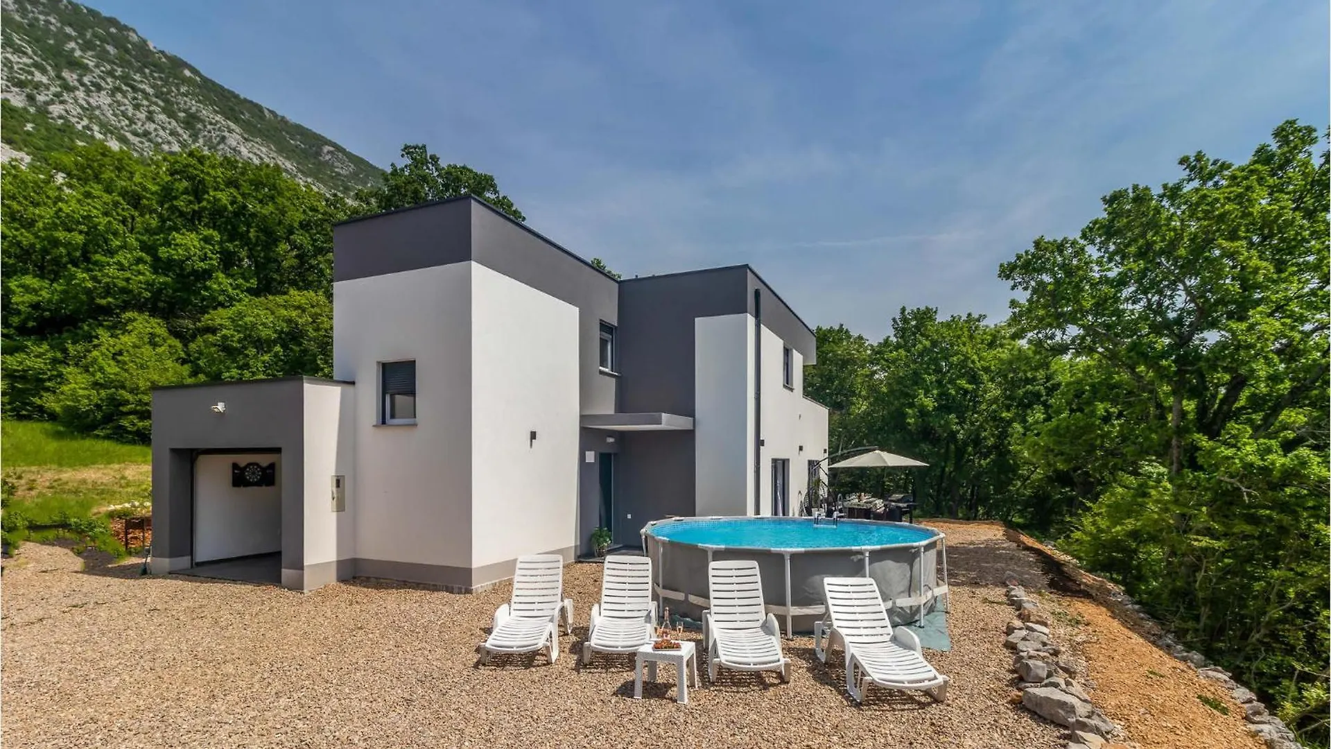 Awesome Home In Drivenik With Jacuzzi